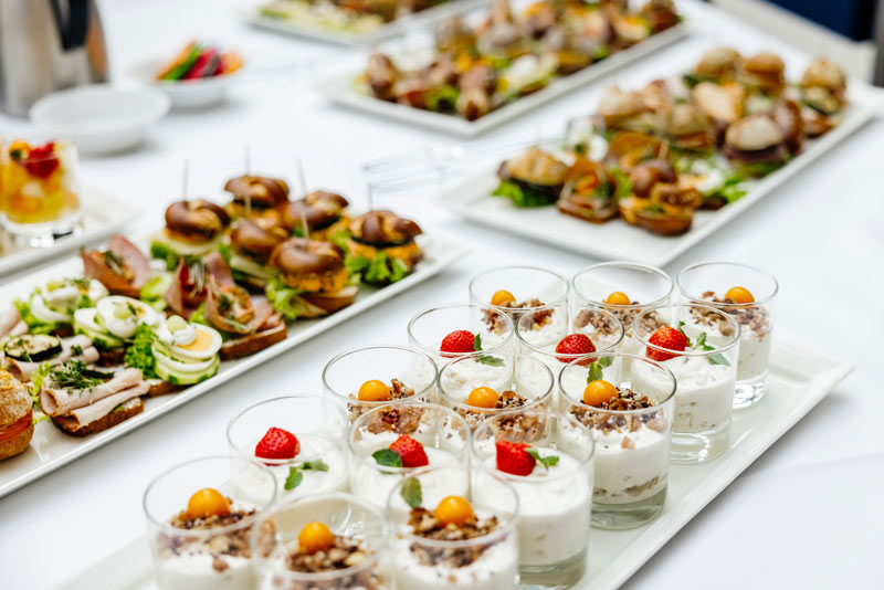 Uppdukad cateringmat